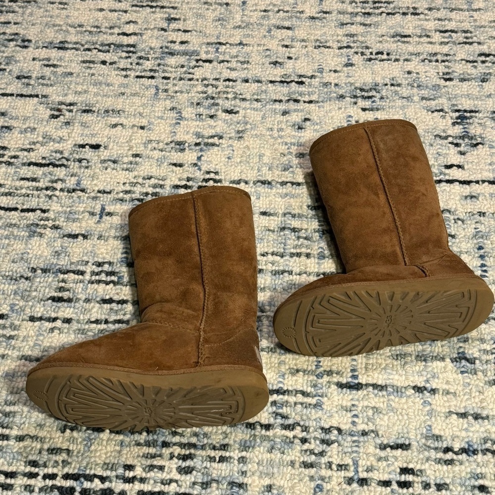 UGG Classic Tall Boot, Youth size 2 - Picture 6 of 12